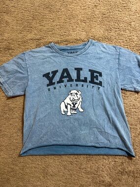 Yale University Women’s Size Small Cropped Short Sleeve Tshirt Blue Dog Logo